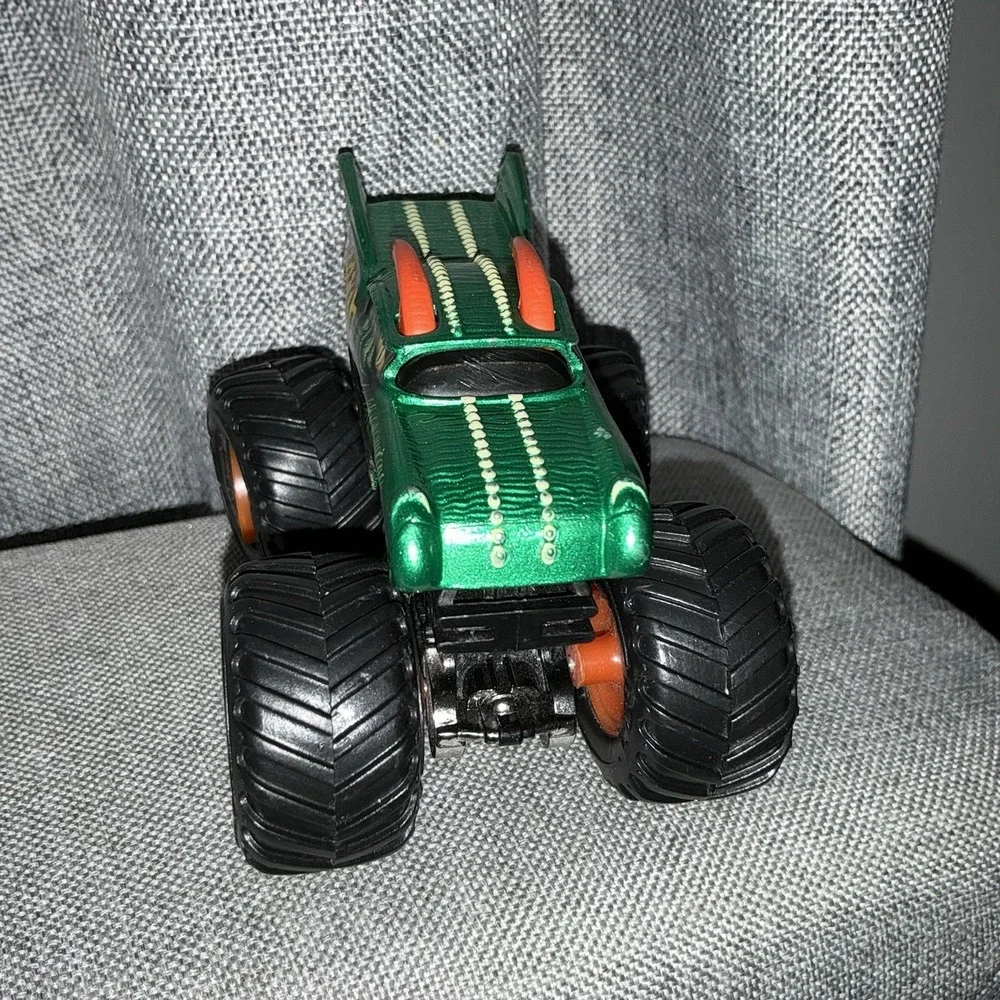 HOT WHEELS MONSTER JAM TRUCK LOOSE DRAGON 1:64